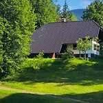 Feriehus Pocitniska Hisa Alica *
